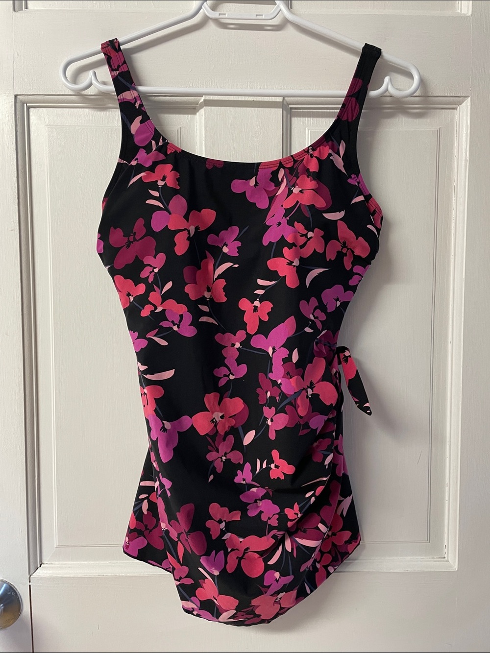L. L. Bean Floral Bathing Suit One Piece Swimsuit w/underwire women’s size 12